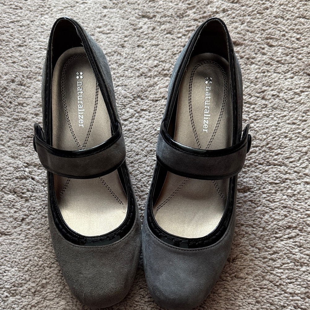 Naturalizer Women's Gray Mary Jane Heels. Brand new. Size 8.
